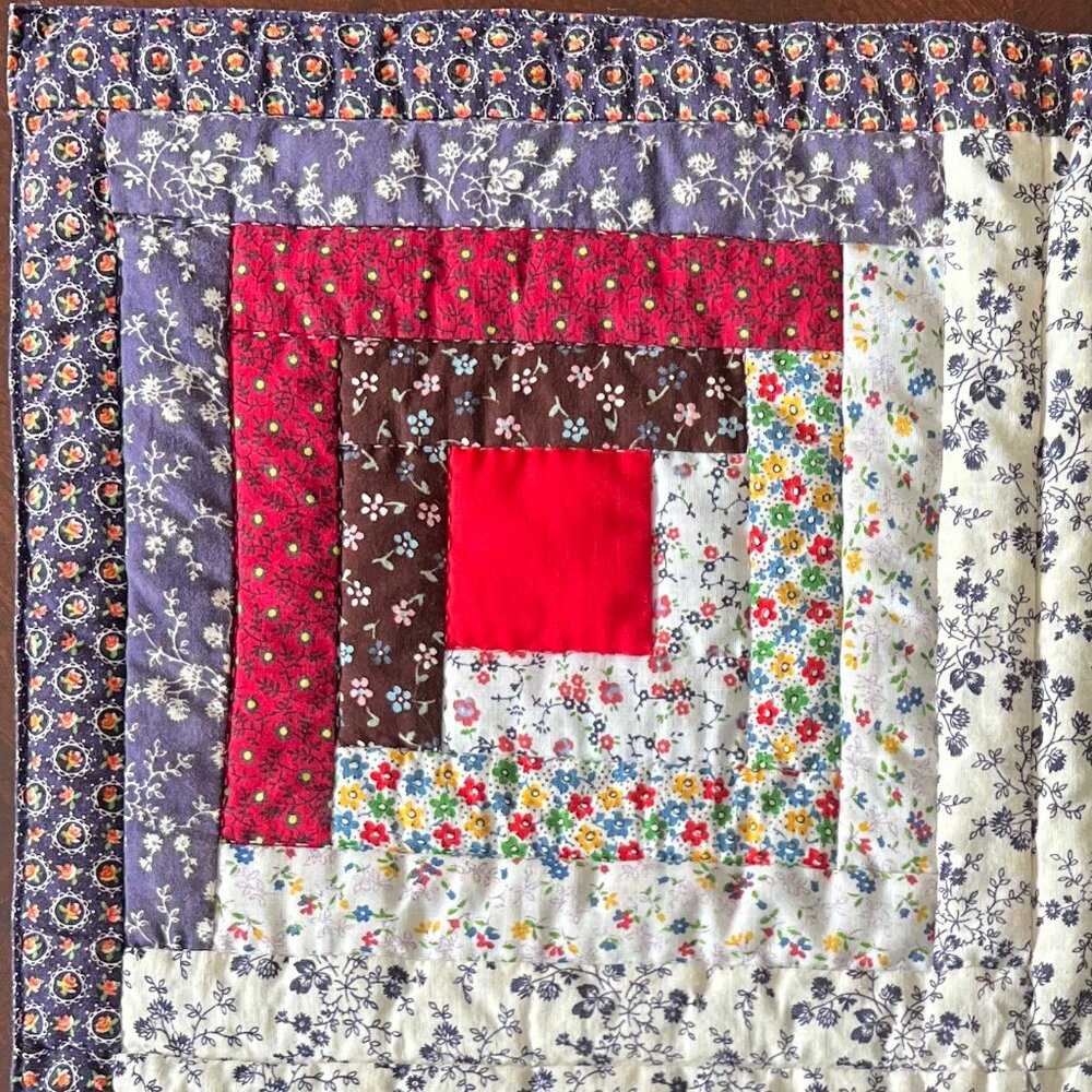 Hand-Stitched Patchwork Hand Quilted LOG CABIN Block Wall Hanging / Table Topper - Picture 3 of 16